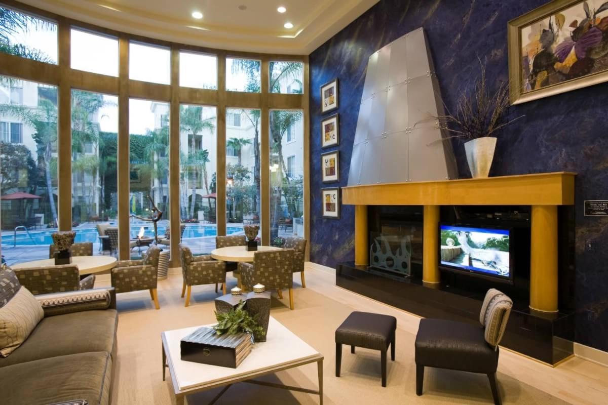 Marina Del Rey's Grand 2/2 Pool View Apartment *