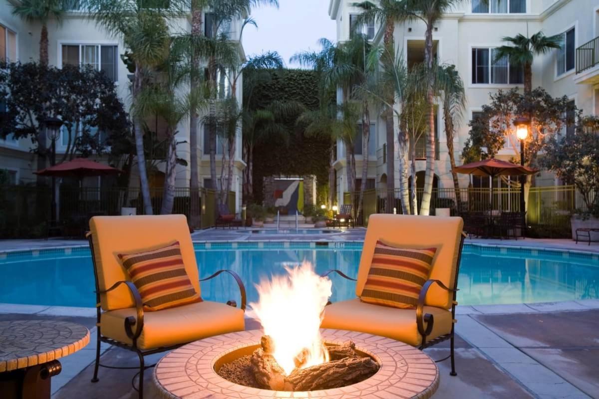 Marina Del Rey's Grand 2/2 Pool View Apartment Los Angeles