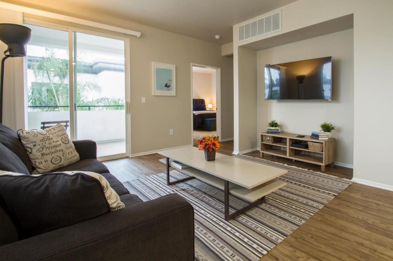 Marina Del Rey's Grand 2/2 Pool View *